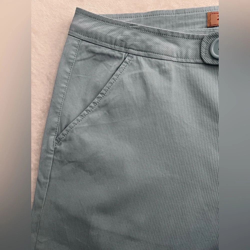 Zena Baby Blue NWOT Corduroy Texture Stretch Capri Pants, Size 12